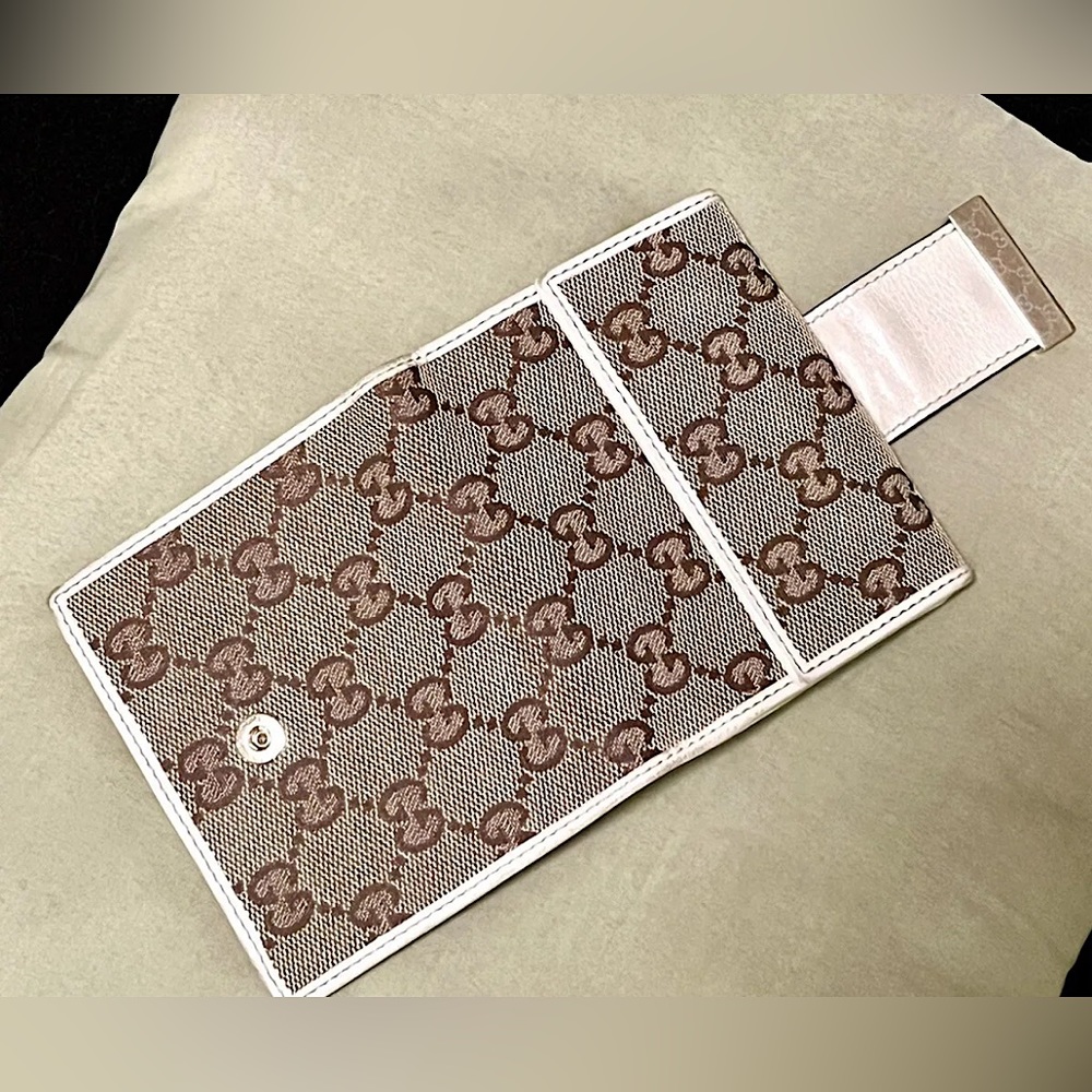 ✨SOLD✨GUCCI GG Monogram Logo Bifold Wallet - classic Gucci!